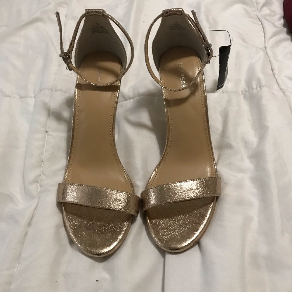 Express NWT rose gold heels